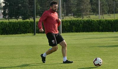 Bu futbolçu yenidən "Qəbələ"yə döndü: FOTOREPORTAJ