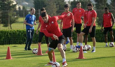 Bu futbolçu yenidən "Qəbələ"yə döndü: FOTOREPORTAJ