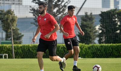 Bu futbolçu yenidən "Qəbələ"yə döndü: FOTOREPORTAJ