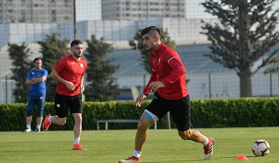 Bu futbolçu yenidən "Qəbələ"yə döndü: FOTOREPORTAJ