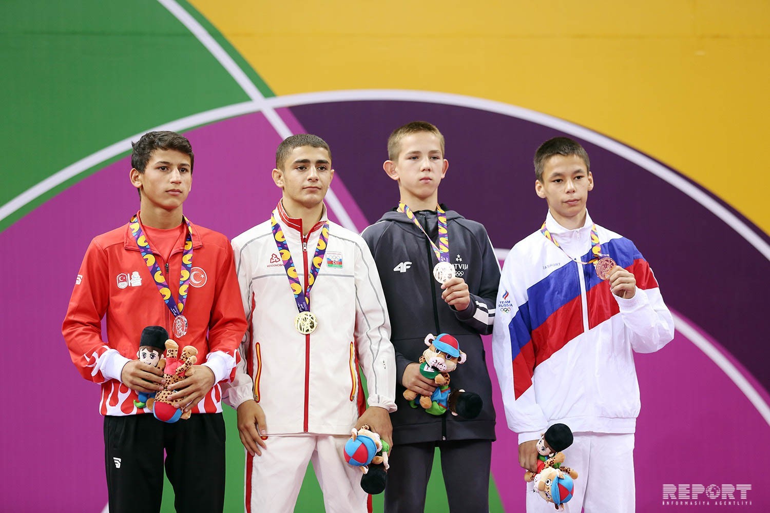 İlk yarış günündə medal qazanan Azərbaycan idmançıları mükafatlandırıldı