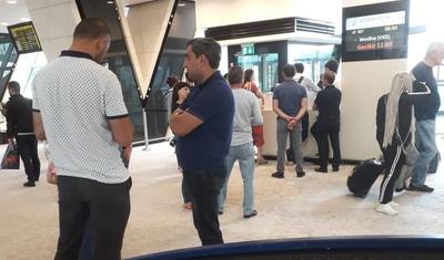 "Neftçi" 5 saatdı təyyarəyə minə bilmir - FOTOLAR