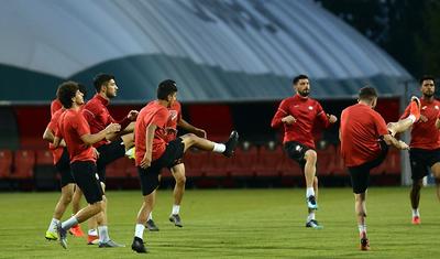 "Qəbələ"nin baş məşqçisi futbol oynadı - FOTOREPORTAJ
