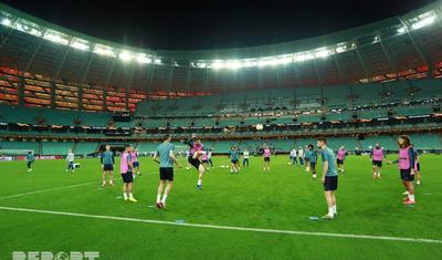 İngiltərə klubunun futbolçuları Bakıda bir-birini "qırdı" - FOTOLAR