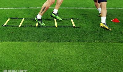 İngiltərə klubunun futbolçuları Bakıda bir-birini "qırdı" - FOTOLAR