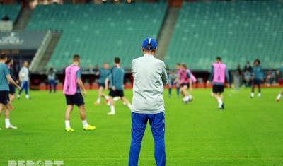 İngiltərə klubunun futbolçuları Bakıda bir-birini "qırdı" - FOTOLAR