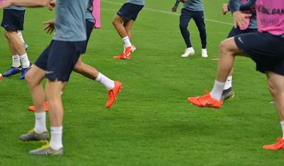 İngiltərə klubunun futbolçuları Bakıda bir-birini "qırdı" - FOTOLAR