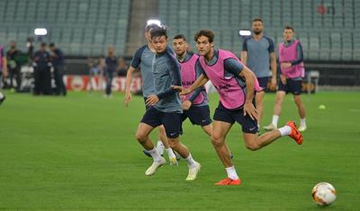İngiltərə klubunun futbolçuları Bakıda bir-birini "qırdı" - FOTOLAR