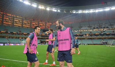 İngiltərə klubunun futbolçuları Bakıda bir-birini "qırdı" - FOTOLAR