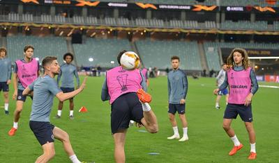 İngiltərə klubunun futbolçuları Bakıda bir-birini "qırdı" - FOTOLAR