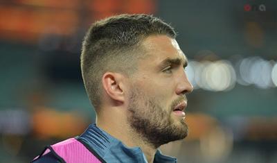 İngiltərə klubunun futbolçuları Bakıda bir-birini "qırdı" - FOTOLAR