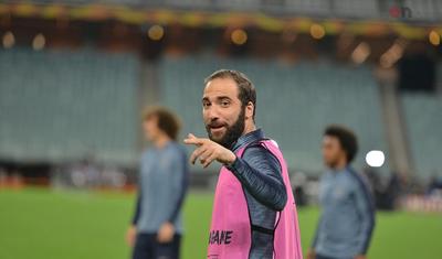 İngiltərə klubunun futbolçuları Bakıda bir-birini "qırdı" - FOTOLAR
