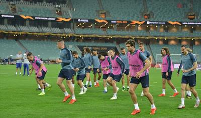 İngiltərə klubunun futbolçuları Bakıda bir-birini "qırdı" - FOTOLAR