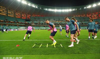 İngiltərə klubunun futbolçuları Bakıda bir-birini "qırdı" - FOTOLAR