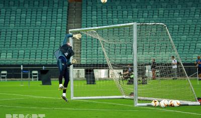 İngiltərə klubunun futbolçuları Bakıda bir-birini "qırdı" - FOTOLAR