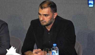 Zaur Həşimov fəxri prezidentin qarşısında söz verdi -