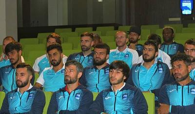 Zaur Həşimov fəxri prezidentin qarşısında söz verdi -
