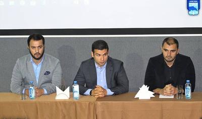 Zaur Həşimov fəxri prezidentin qarşısında söz verdi -