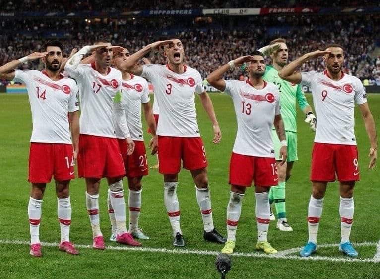 Türk futbolçuların bu kadrları efirə getmədi - VİDEO