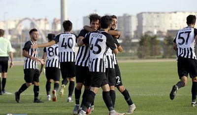 "Neftçi"nin futbolçusu "əsgər salamı" verdi