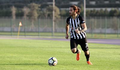 "Neftçi"nin futbolçusu "əsgər salamı" verdi