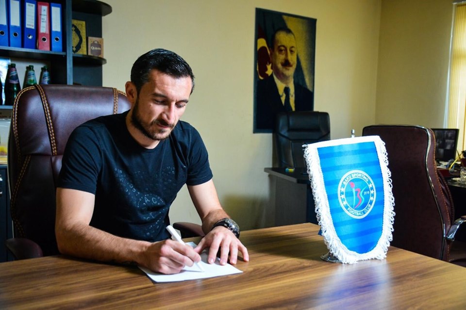 Vüqar Nadirov klub rəsmisi oldu - FOTOLAR