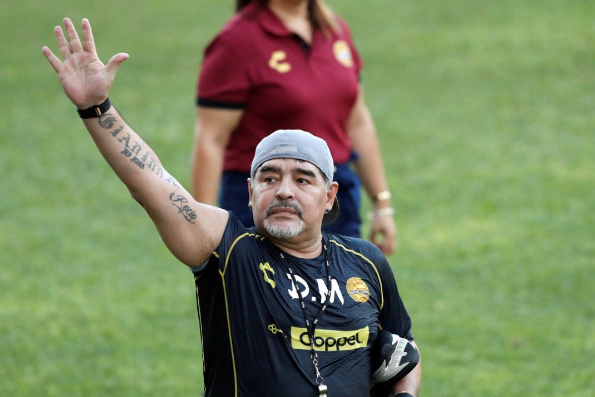Maradona istefa verdi!