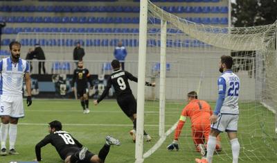 "Sabah" 3 xalı 3 qolla cibinə qoydu -