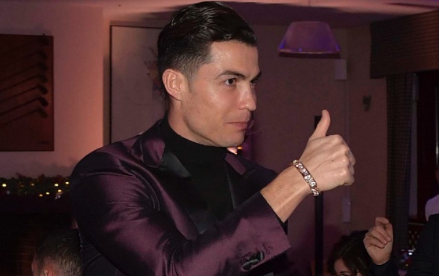 Ronaldo dress-kod qaydasını pozdu - FOTOLAR