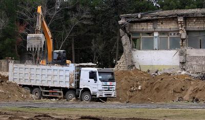 Azərbaycanda sökülən stadionun son durumu -