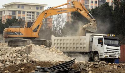 Azərbaycanda sökülən stadionun son durumu -