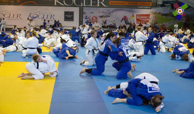 Millimizin &uuml;zvləri tanınmış idman&ccedil;ılarla bir arada -