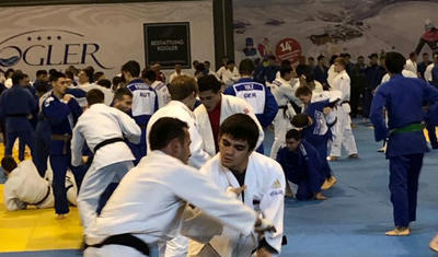 Millimizin &uuml;zvləri tanınmış idman&ccedil;ılarla bir arada -