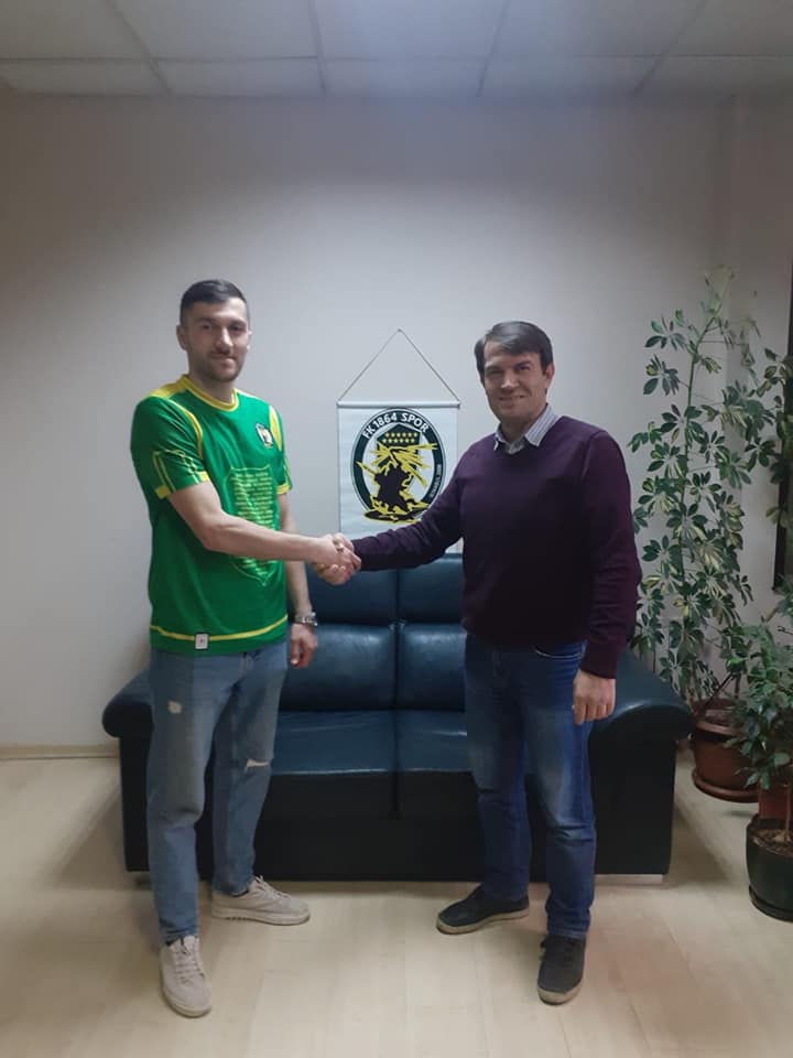 Qafqazlılar yeni klub yaratdı, futbolçumuza imza atdırdılar