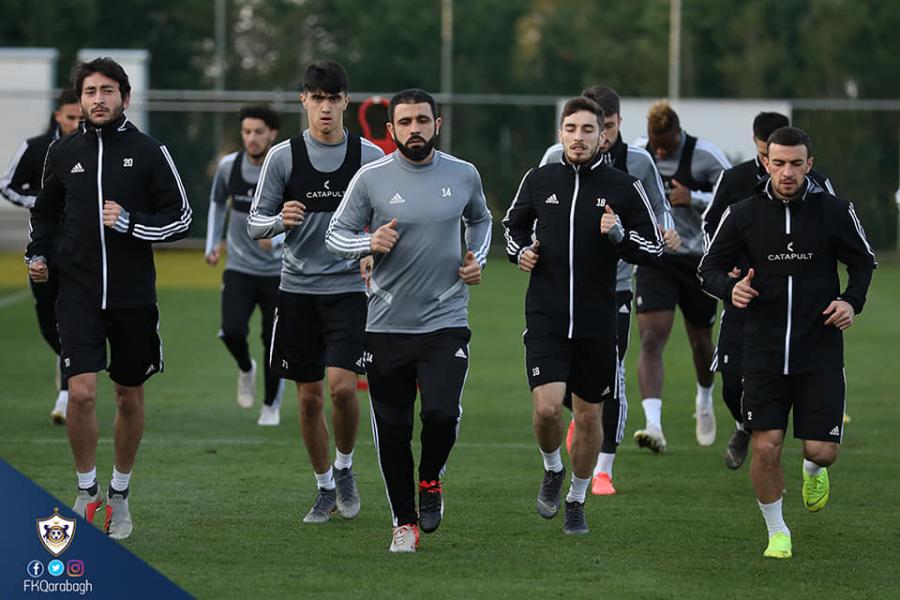 Bütün futbolçular Rəşad Sadıqovun arxasınca qaçdı - FOTOLAR