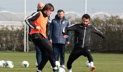 "Sabah"ın baş məşqçisi futbolçulara qoşulub… -