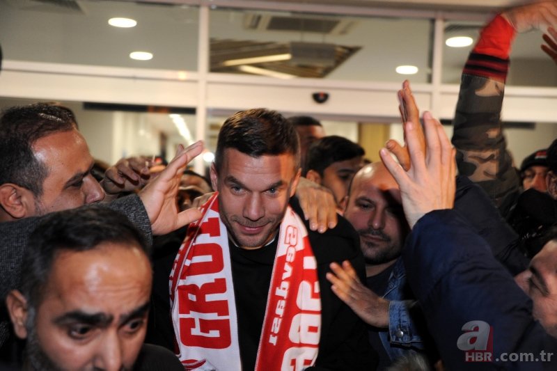 Lukaş Podolski Türkiyə Superliqasına qayıtdı - RƏSMİ