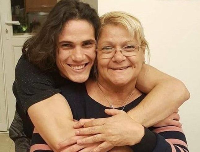 Anası PSJ-ni tənqid etdi: "Oğlum getmək istəyir, klub buraxmır"