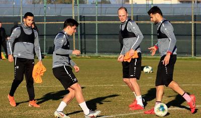 Azərbaycanlı baş məşqçi futbolçularından geri qalmadı -