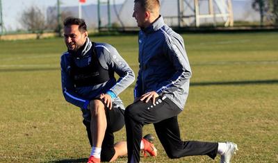 Azərbaycanlı baş məşqçi futbolçularından geri qalmadı -
