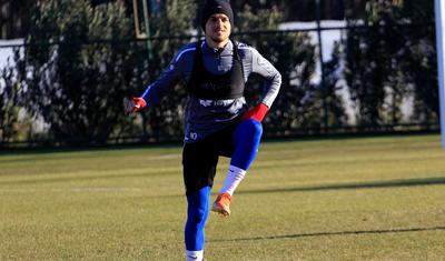 Azərbaycanlı baş məşqçi futbolçularından geri qalmadı -