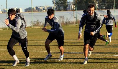 Azərbaycanlı baş məşqçi futbolçularından geri qalmadı -