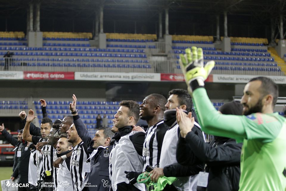 "Neftçi"nin 5 futbolçusu baş məşqçini "sındırdı" - FOTO