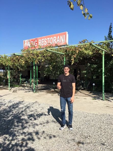 Şeydayev Kürdəmirin “Bığ” restoranında çəkdirdiyi FOTOdan danışdı