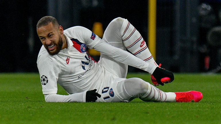 "QORXDULAR" - Neymar rəhbərliyi və həkimləri ittiham etdi