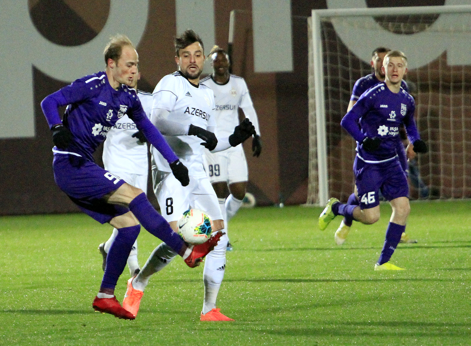 Qurbanov futbolçularıdan istədi: Bacardıqca çox vurun
