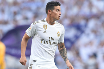 Ronaldo Rodriqesi yanına çağırır