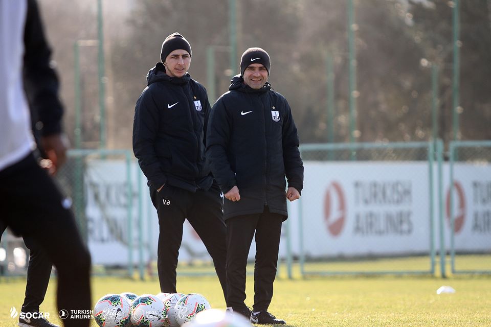 "Neftçi"nin baş məşqçisi futbolçularından şikayətləndi: