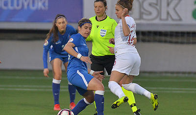 Kişilərimiz futbol oynaya bilir ki, qızlar da oynasın? -