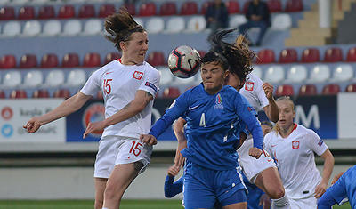 Kişilərimiz futbol oynaya bilir ki, qızlar da oynasın? -